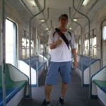 Dentro do trem, aguardando a partida rumo à Vila Inhomirim