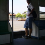 Dentro do trem, aguardando a partida rumo à Vila Inhomirim