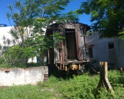 Vagão (carro de passageiros) em propriedade de Arraial do Cabo