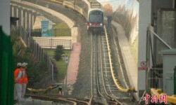 Trem da CRRC em testes em rampa. Imagem: ChinaNews